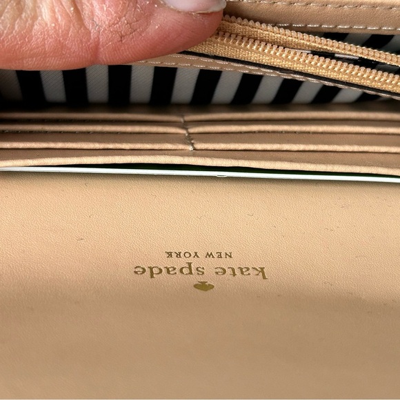 Kate Spade New York Hampton Road Turnlock Mara Wallet - Picture 9 of 10